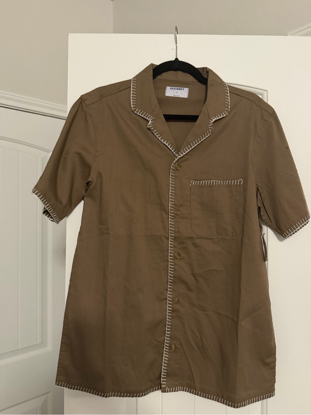 Old Navy Men's Brown Short-Sleeve Camp Shirt with White Contrast Stitch